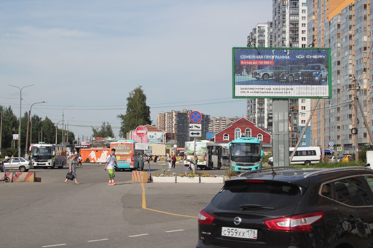 Фотография рекламного носителя, тип: Билборд 3x6, адрес: Мурино г., Привокзальная пл., метро "Девяткино", Санкт-Петербург, Россия. Сторона А1-А3 №166222