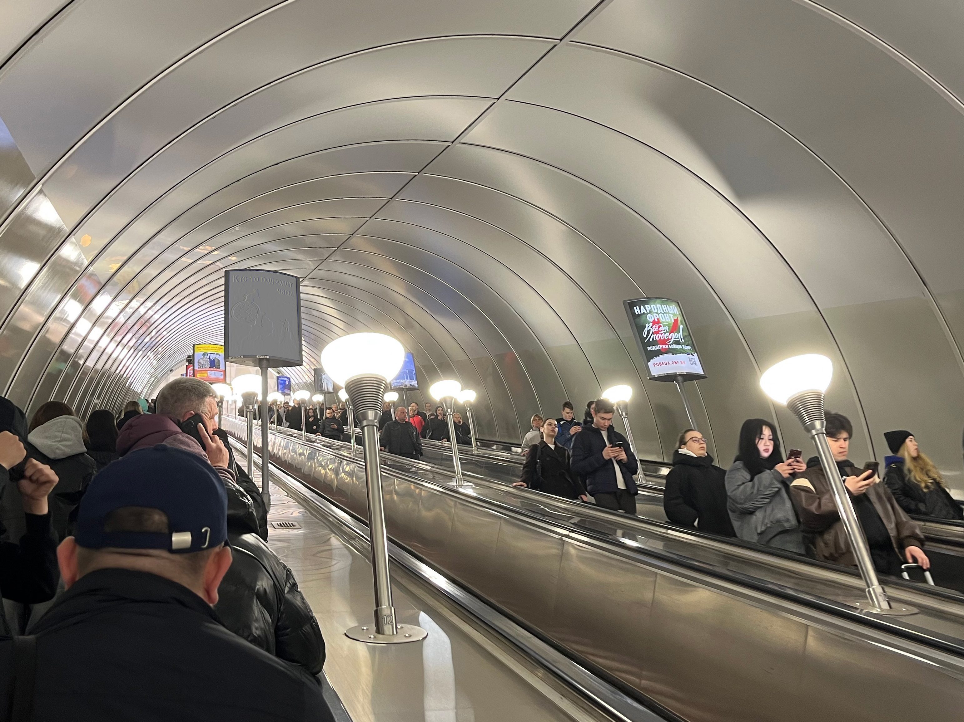 Фотография рекламного носителя, тип: Лайтбокс, адрес: Станция метро «Ладожская», линия Правобережная, Санкт-Петербург, Россия. Сторона/вариант A №1371496