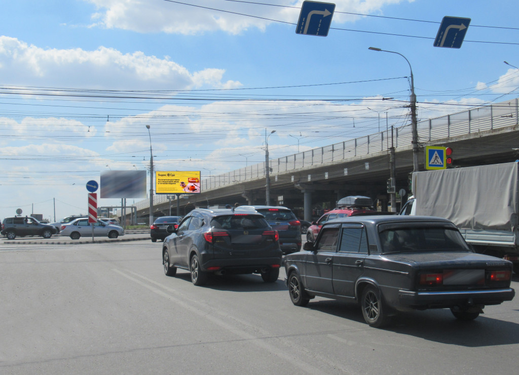 Фотография рекламного носителя, тип: Билборд 3x6, адрес: Жукова пр-т. Х Землячки ул., Волгоград, Волгоградская область, Россия. Сторона А12 №111288