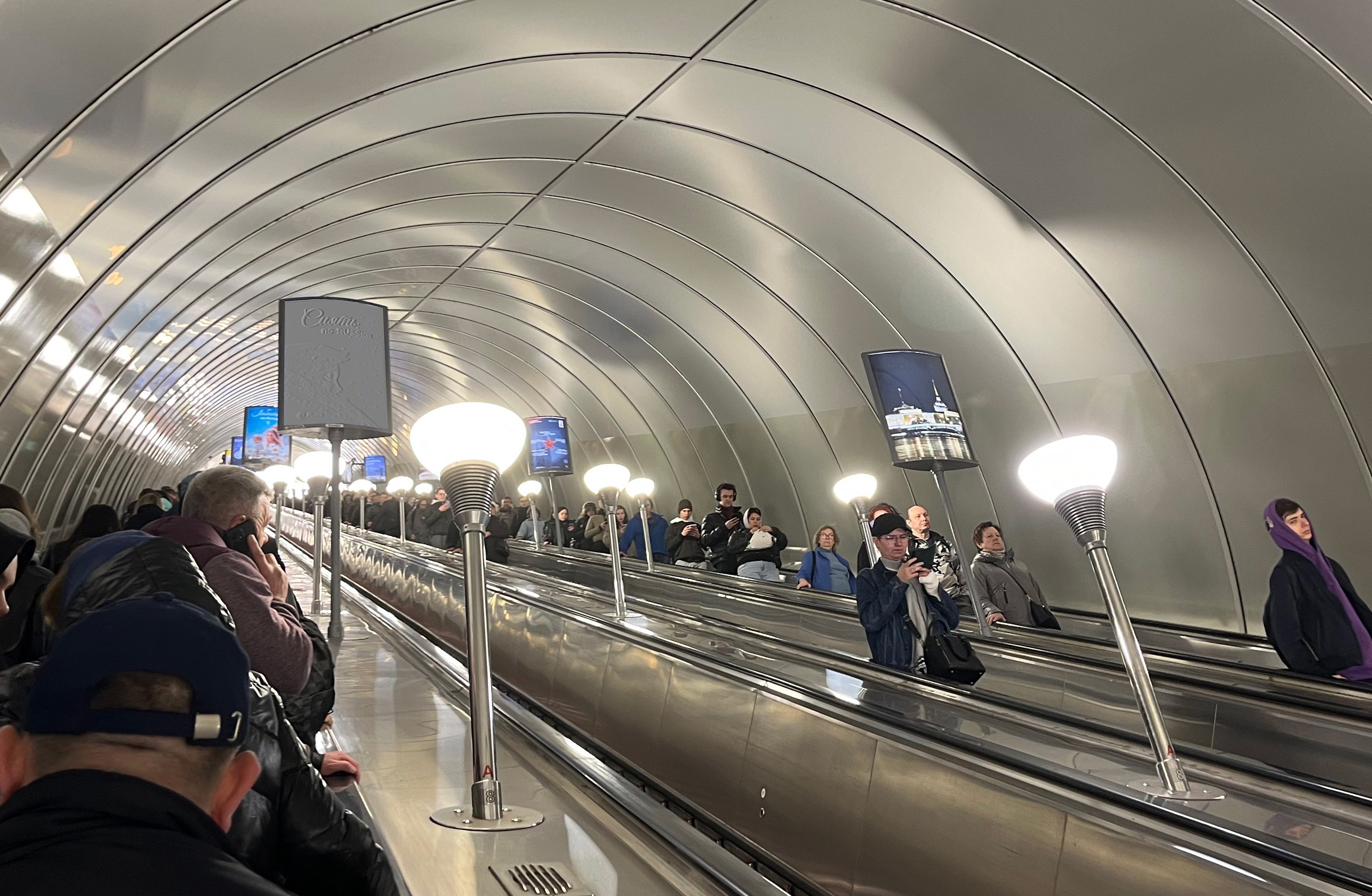 Фотография рекламного носителя, тип: Лайтбокс, адрес: Станция метро «Ладожская», линия Правобережная, Санкт-Петербург, Россия. Сторона/вариант A №1371495