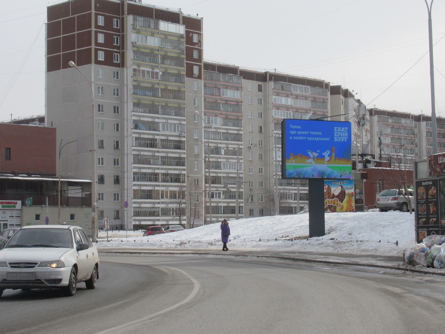 Фотография рекламного носителя, тип: Ситиборд 2.7x3.7, адрес: Самоцветный б-р., д.5, Екатеринбург, Свердловская область, Россия. Сторона A1-A12 №957251