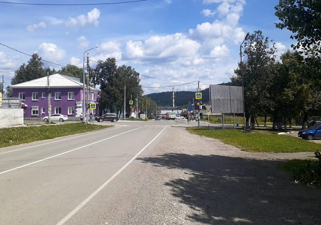 Фотография рекламного носителя, тип: Билборд 3x6, адрес: Нижние Серги г., Титова ул., д.39, Первоуральск, Свердловская область, Россия. Сторона A №945151