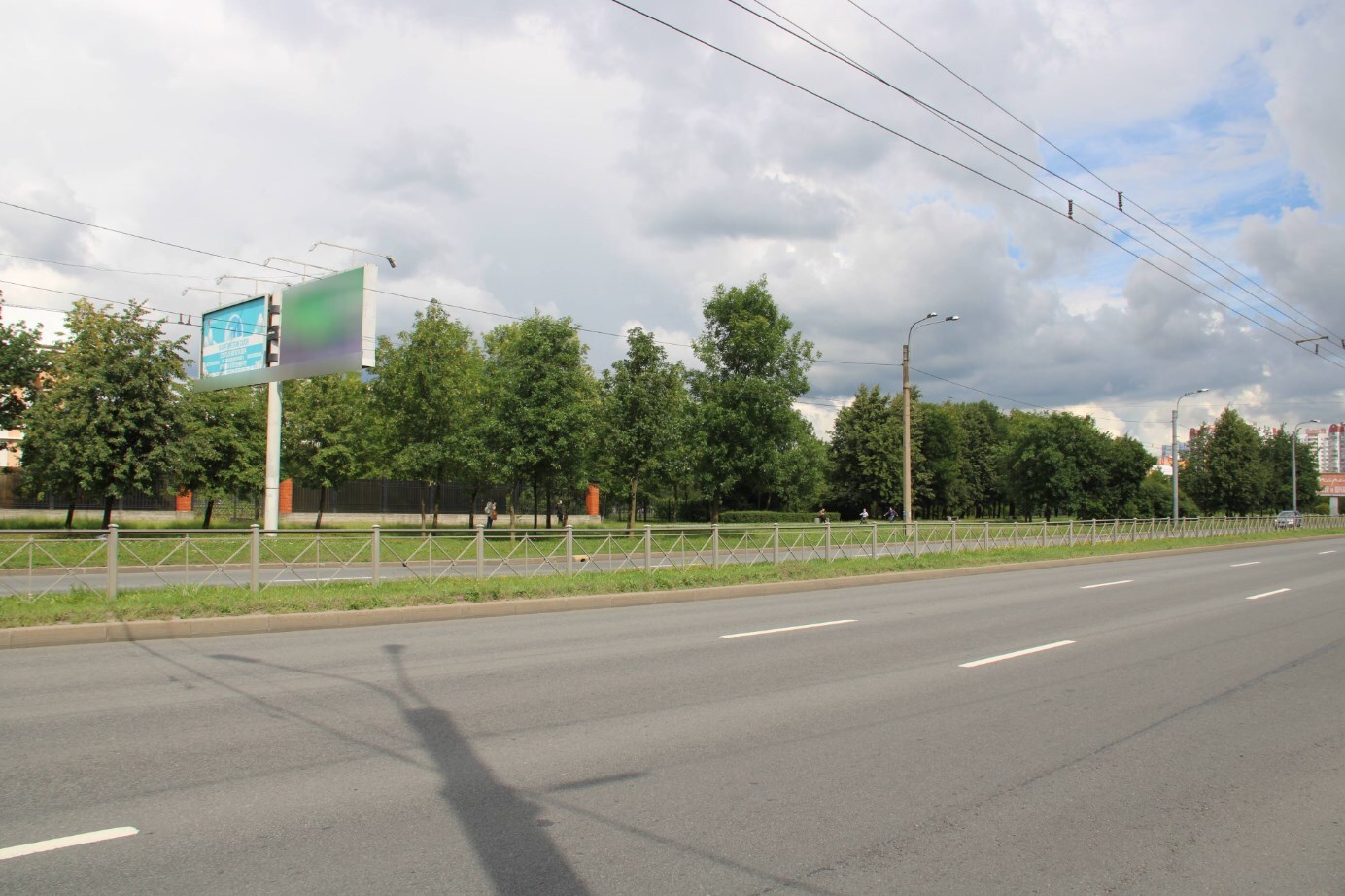 Фотография рекламного носителя, тип: Билборд 3x6, адрес: Косыгина пр-т. Х Передовиков пр-т., Санкт-Петербург, Россия. Сторона Б1 №106766