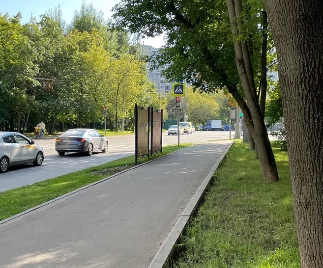 Фотография рекламного носителя, тип: Афиша 1.75x1.8, адрес: Берзарина ул., д.22, ост. "Комбинат бытового обслуживания", стенд 2, Москва, Россия. Сторона B №1379122