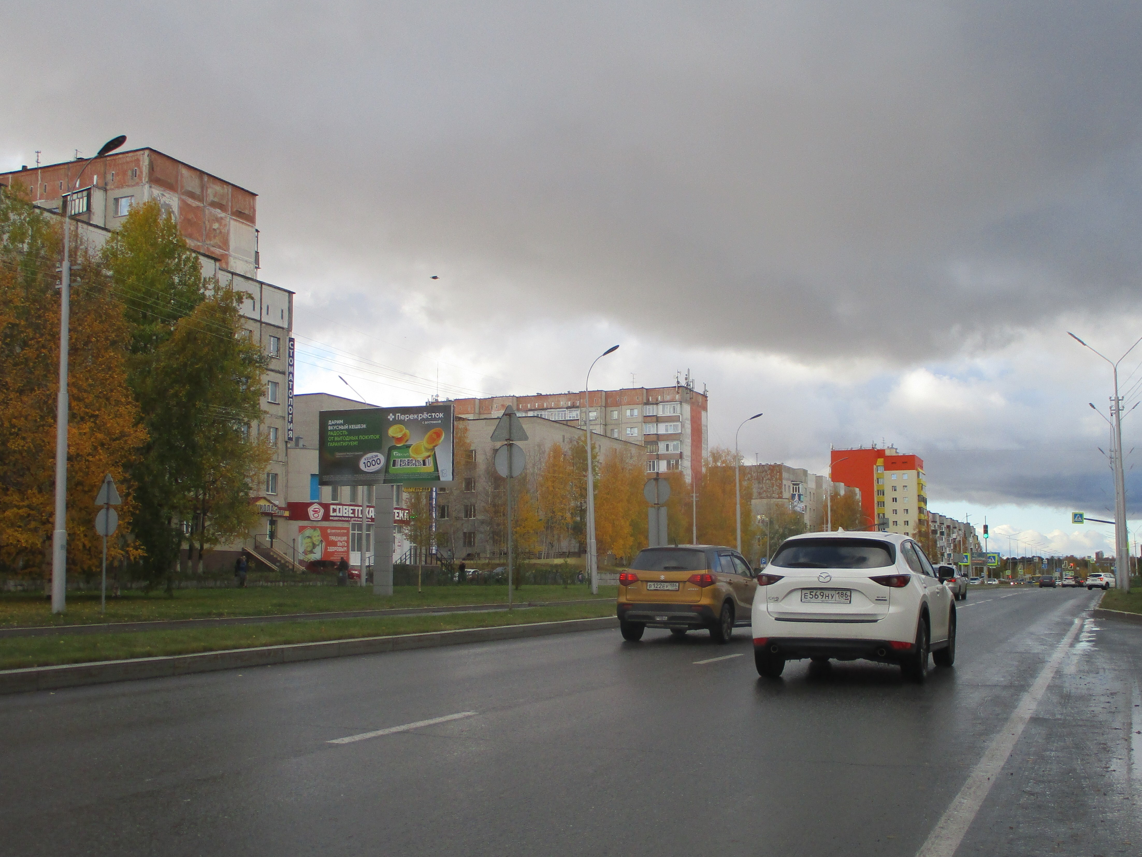 Фотография рекламного носителя, тип: Билборд 3x6, адрес: Комсомольский пр-т., д.12, Сургут, Ханты-Мансийский автономный округ – Югра, Россия. Сторона Б №936991