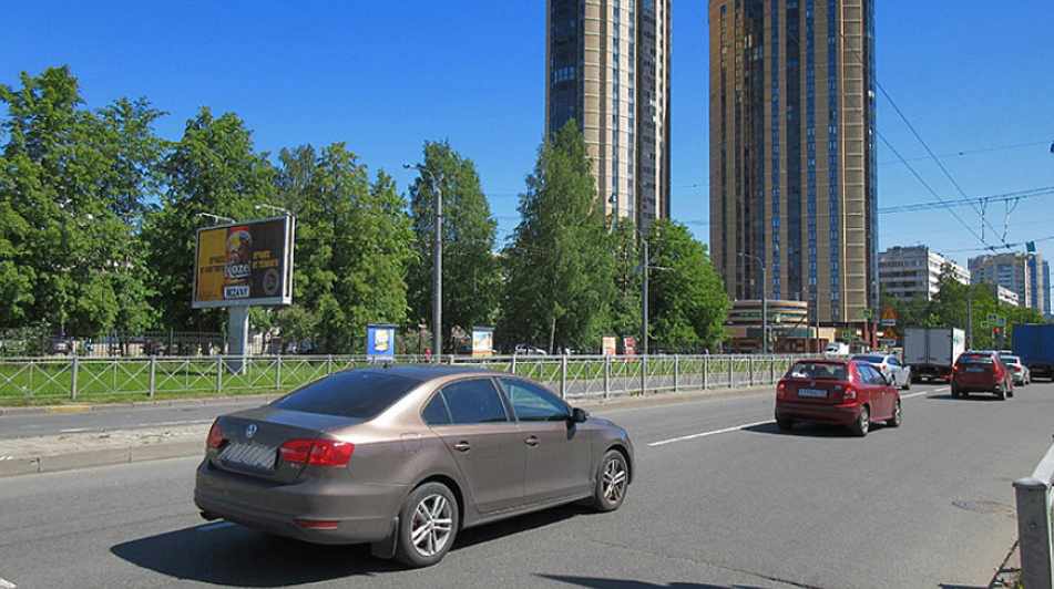 Фотография рекламного носителя, тип: Билборд 3x6, адрес: Королева пр-т., д.23 Х Сизова пр-т., Санкт-Петербург, Россия. Сторона B №1094426
