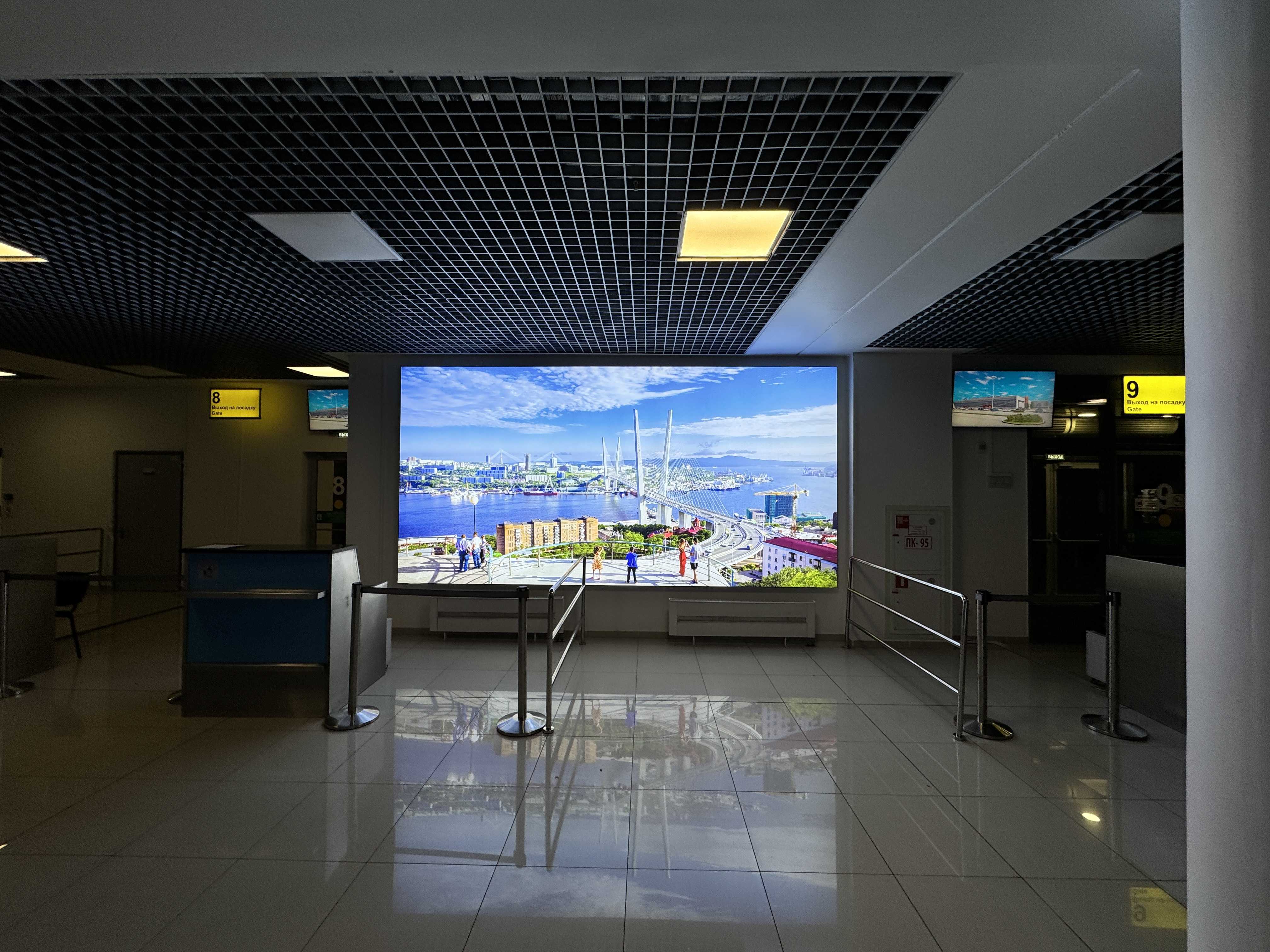 Фотография рекламного носителя, тип: Лайтбокс, адрес: Аэропорт «Международный аэропорт имени В.К. Арсеньева», Владимира Сайбеля ул., д.45, Владивосток, Приморский край, Россия. Сторона/вариант №1326176