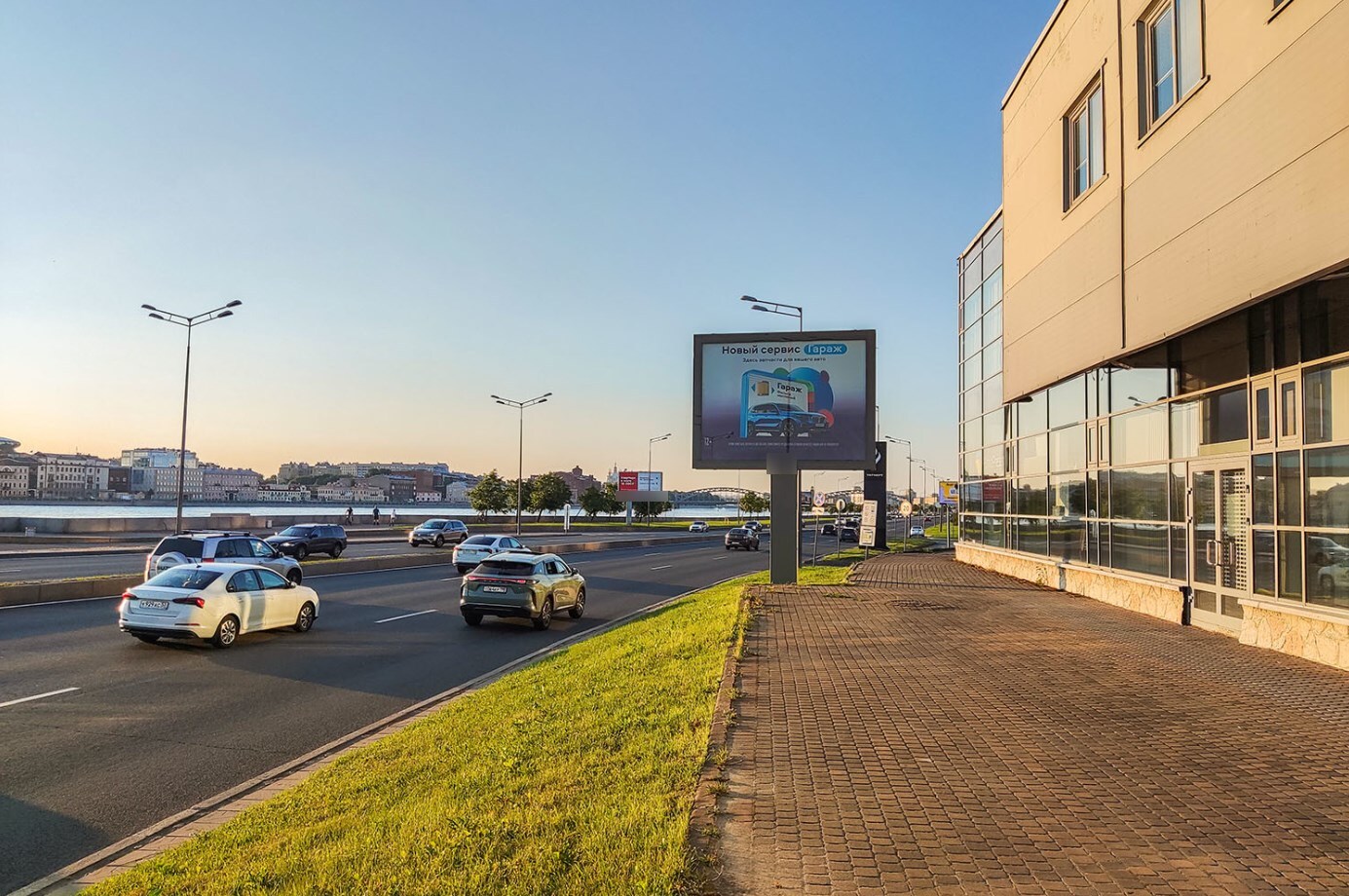 Фотография рекламного носителя, тип: Ситиборд 2.7x3.7, адрес: Малоохтинская наб. Х Малоохтинский пр-т., д.61, Санкт-Петербург, Россия. Сторона А1 №767914