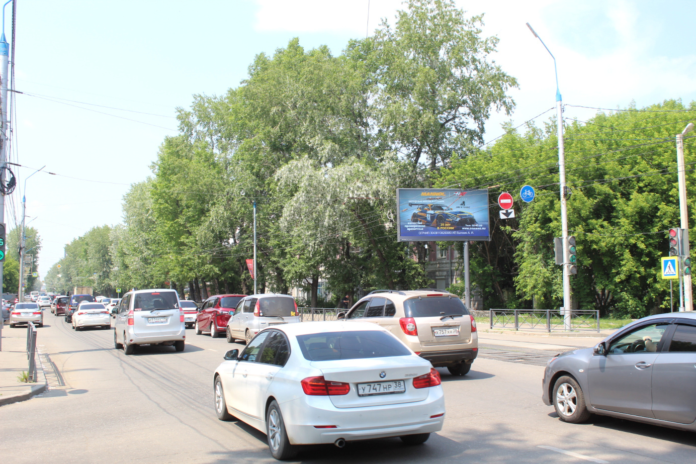 Фотография рекламного носителя, тип: Билборд 3x6, адрес: Декабрьских Событий ул. Х Иосифа Уткина ул., Иркутск, Иркутская область, Россия. Сторона А1 №1077671