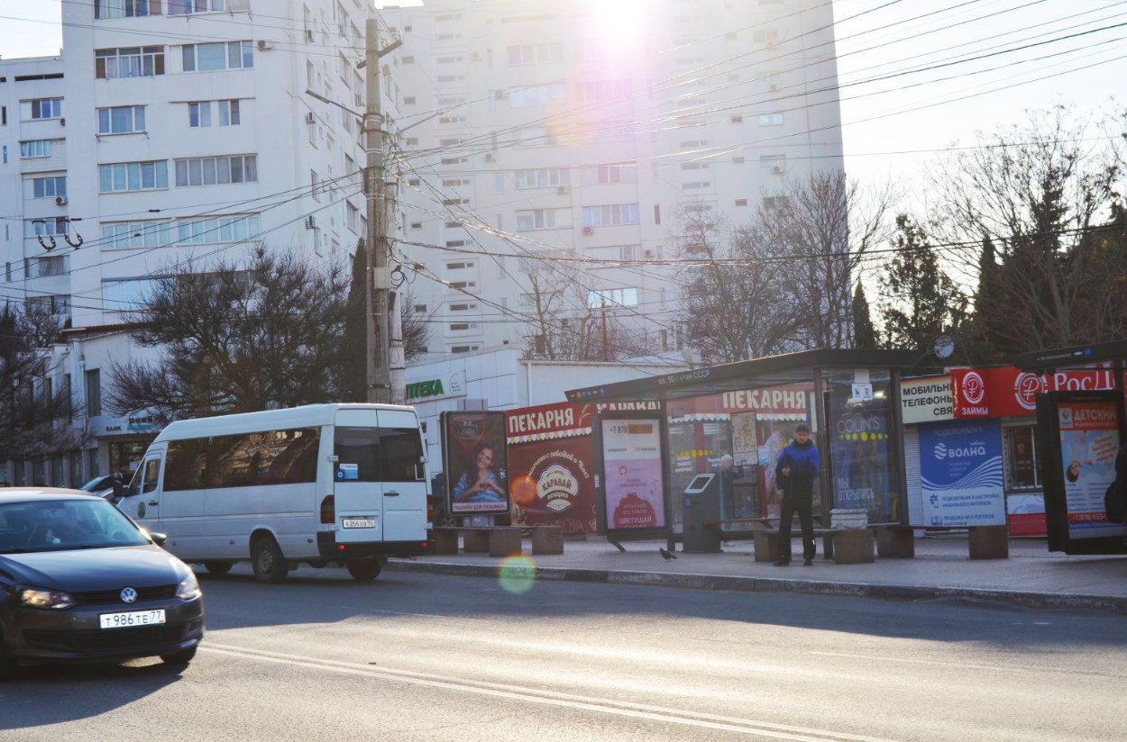 Фотография рекламного носителя, тип: Остановка 1.8x1.2, адрес: Вакуленчука ул., ост. "ЦУМ", Севастополь, Россия. Сторона А6-А10 №796641