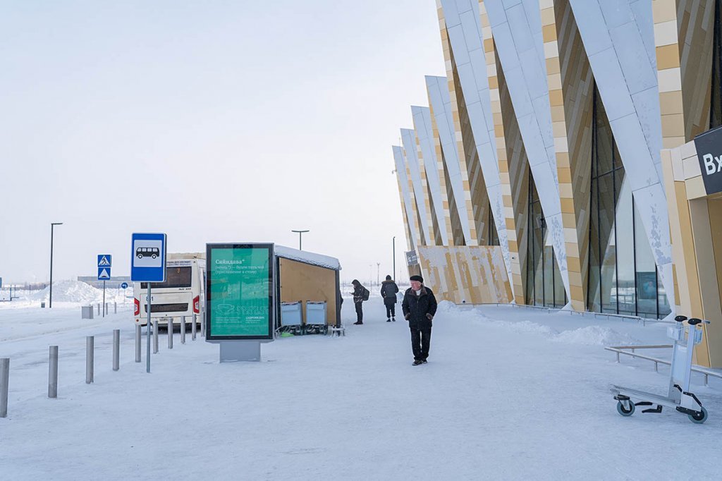 Фотография рекламного носителя, тип: Ситиформат 1.8x1.2, адрес: Привокзальная пл., поз.2, Новый Уренгой, Ямало-Ненецкий автономный округ, Россия. Сторона Б №1330490