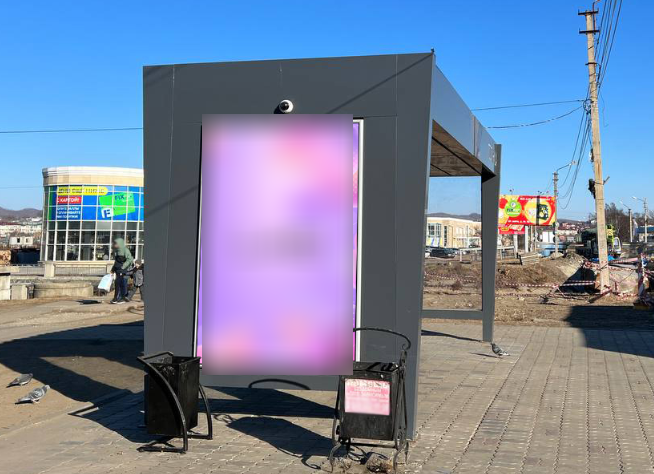 Фотография рекламного носителя, тип: Остановка 1.8x1.2, адрес: Школьная ул., д.1б, одна сторона, ост. Гостиница «Находка», Находка, Приморский край, Россия. Сторона Б №1329944