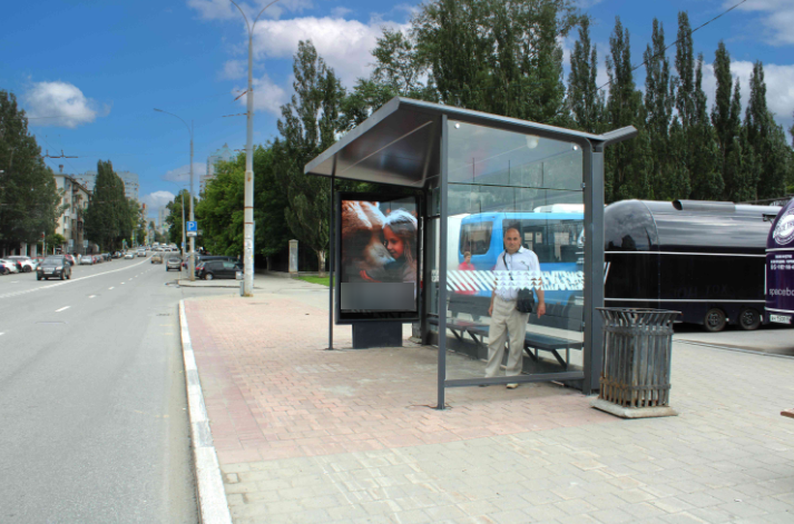 Фотография рекламного носителя, тип: Остановка 1.8x1.2, адрес: Карла Либкнехта ул., д.48/1, Екатеринбург, Свердловская область, Россия. Сторона А1 №1327874