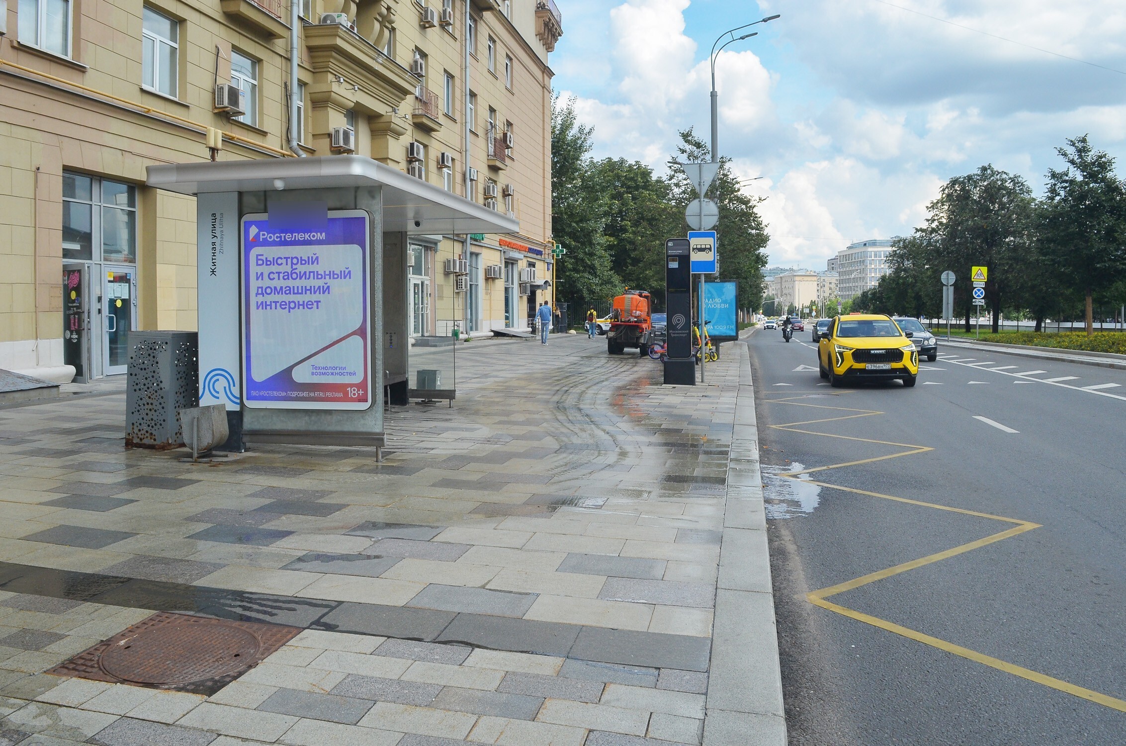 Фотография рекламного носителя, тип: Остановка 1.8x1.2, адрес: Житная ул., д.10, Москва, Россия. Сторона Б1 №706801