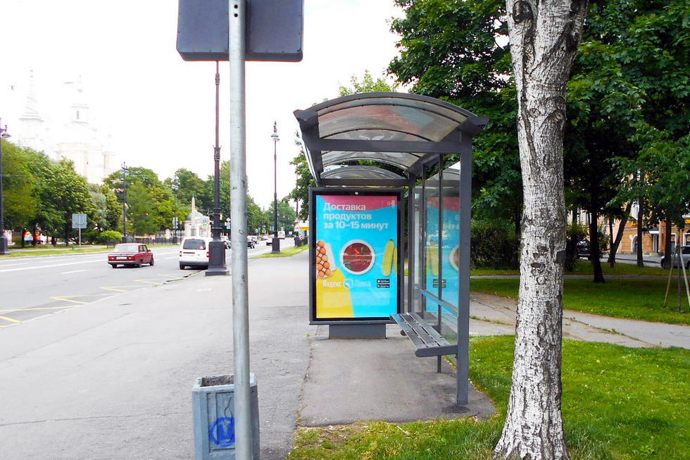 Фотография рекламного носителя, тип: Остановка 1.8x1.2, адрес: Большой В.О. пр-т., д.26 Х 8-ая линия ул., Санкт-Петербург, Россия. Сторона А №138073