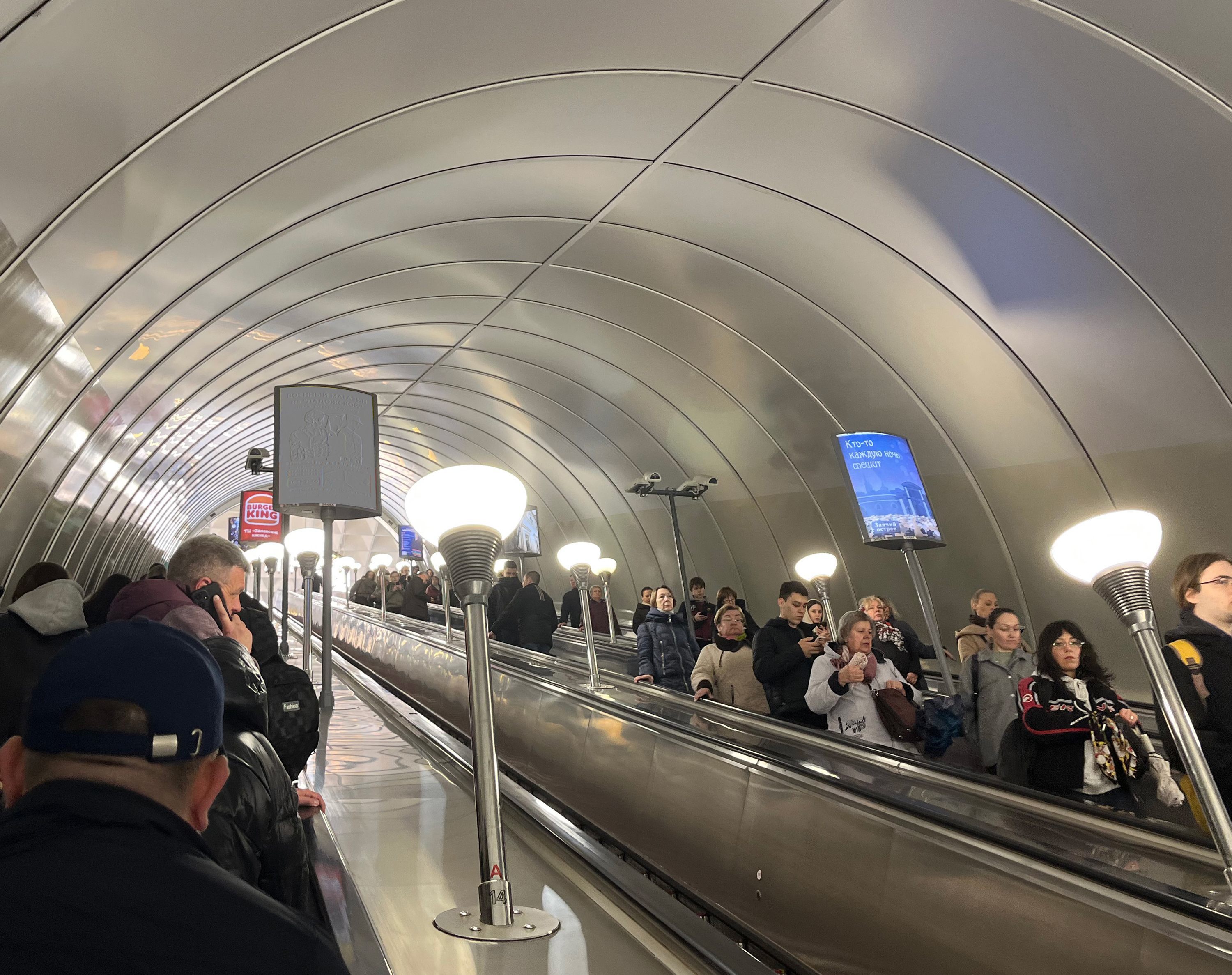 Фотография рекламного носителя, тип: Лайтбокс, адрес: Станция метро «Ладожская», линия Правобережная, Санкт-Петербург, Россия. Сторона/вариант A №1371497