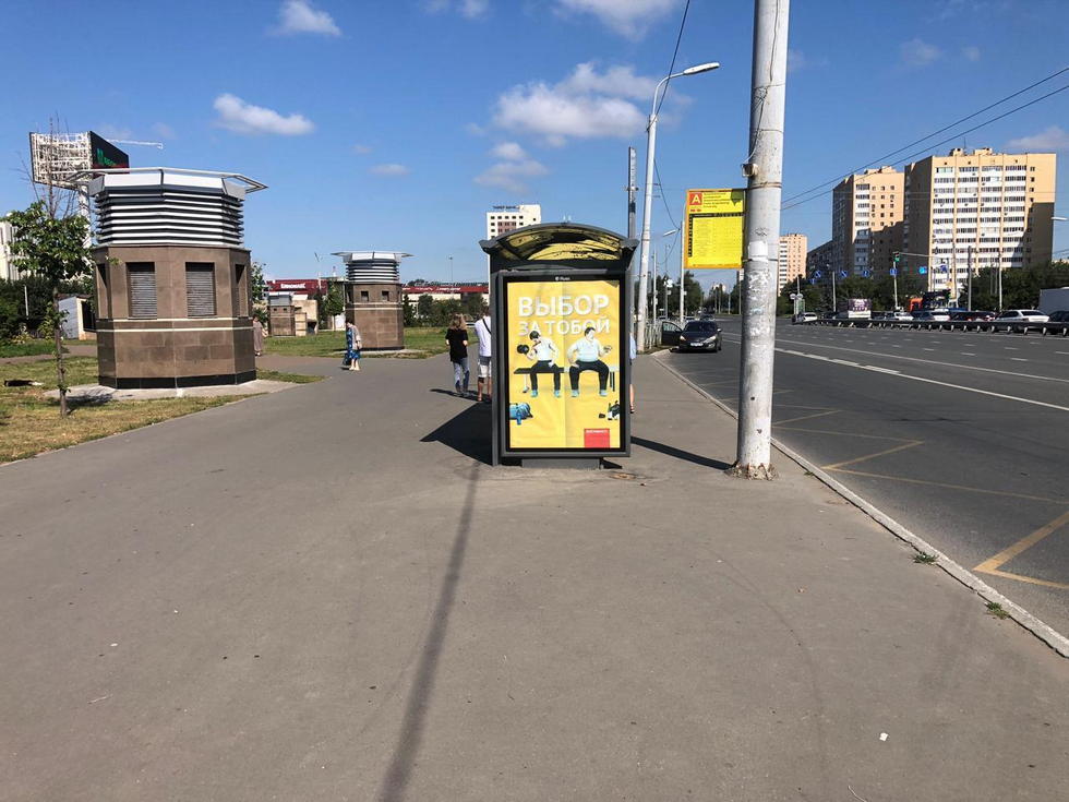 Фотография рекламного носителя, тип: Остановка 1.8x1.2, адрес: Декабристов ул., ост. Энергоинститут, поз.2, Казань, Республика Татарстан, Россия. Сторона Б №141611