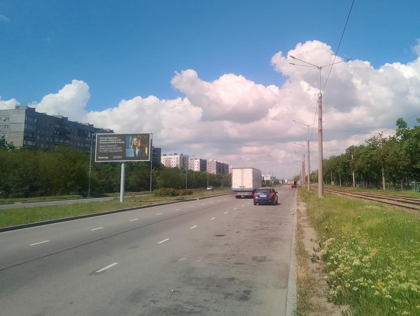 Фотография рекламного носителя, тип: Билборд 3x6, адрес: г. Мариуполь, бул. Шевченко, 160м от пр. Строителей (на разделительной полосе), Мариуполь, Донецкая область, Россия. Сторона A1 №1381053