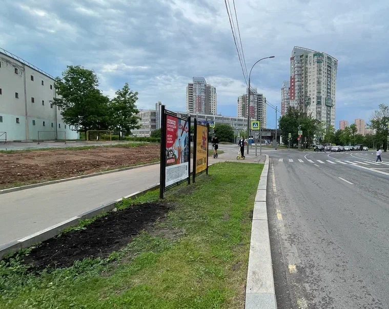 Фотография рекламного носителя, тип: Афиша 1.75x1.8, адрес: Коштоянца ул. X Академика Анохина ул., д.2, корп.3, стенд 1, Москва, Россия. Сторона A №865299