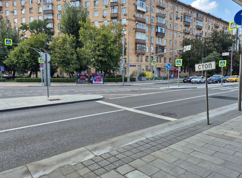 Фотография рекламного носителя, тип: Афиша 1.75x1.8, адрес: Космодамианская наб., д.46/50, поз.1, стенд 1, Москва, Россия. Сторона A №865267