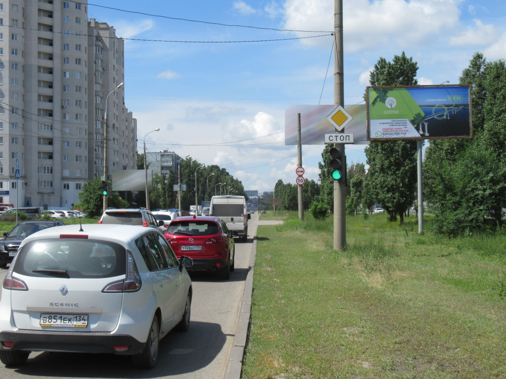Фотография рекламного носителя, тип: Билборд 3x6, адрес: Землячки ул. Х 8-й Воздушной ул., Волгоград, Волгоградская область, Россия. Сторона А №111292
