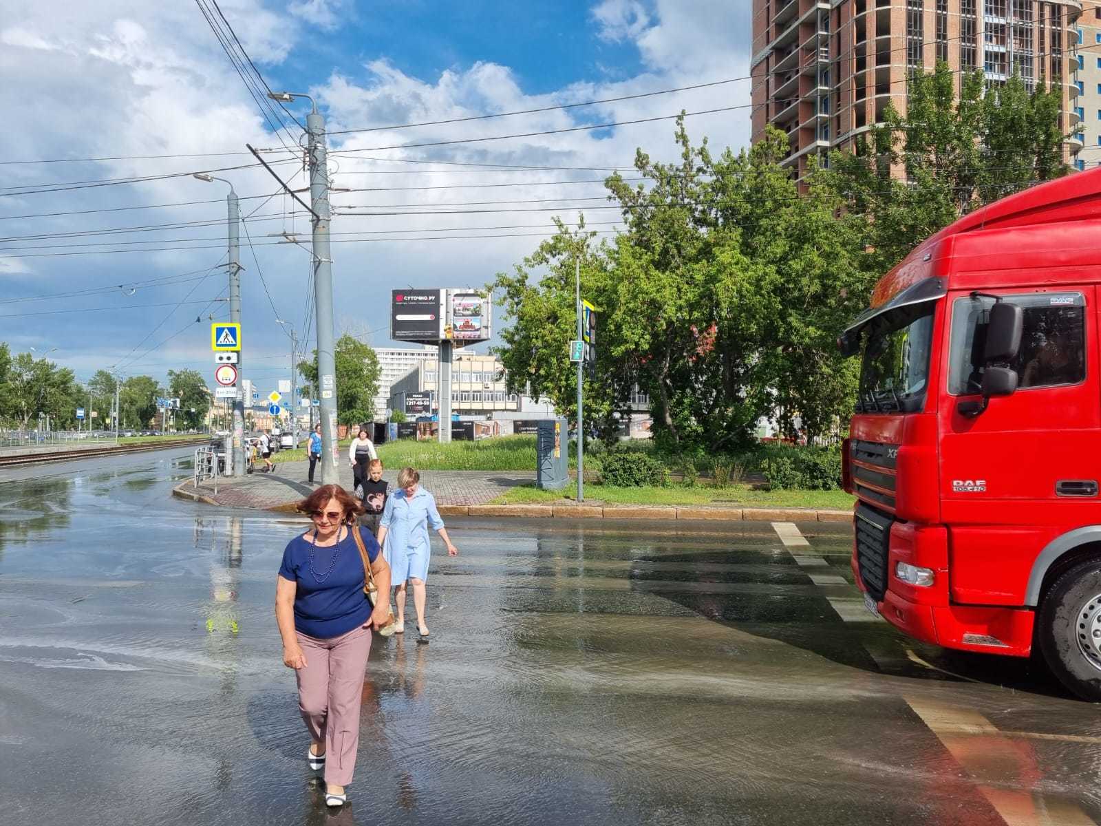 Фотография рекламного носителя, тип: Билборд 3x6, адрес: Труда ул. Х Свердловский пр-т., д.53, Челябинск, Челябинская область, Россия. Сторона А №91530
