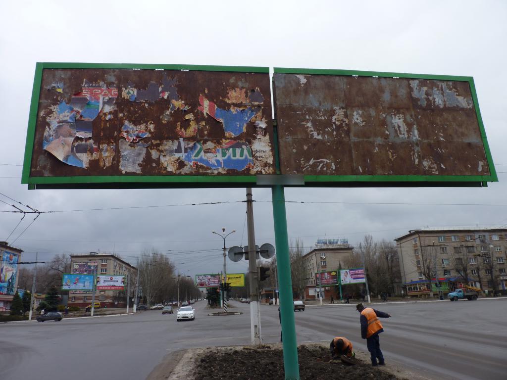 Фотография рекламного носителя, тип: Билборд 3x6, адрес: Буденного ул. Х Карпинского ул., Луганск, Луганская область, Россия. Сторона A4 №1333988