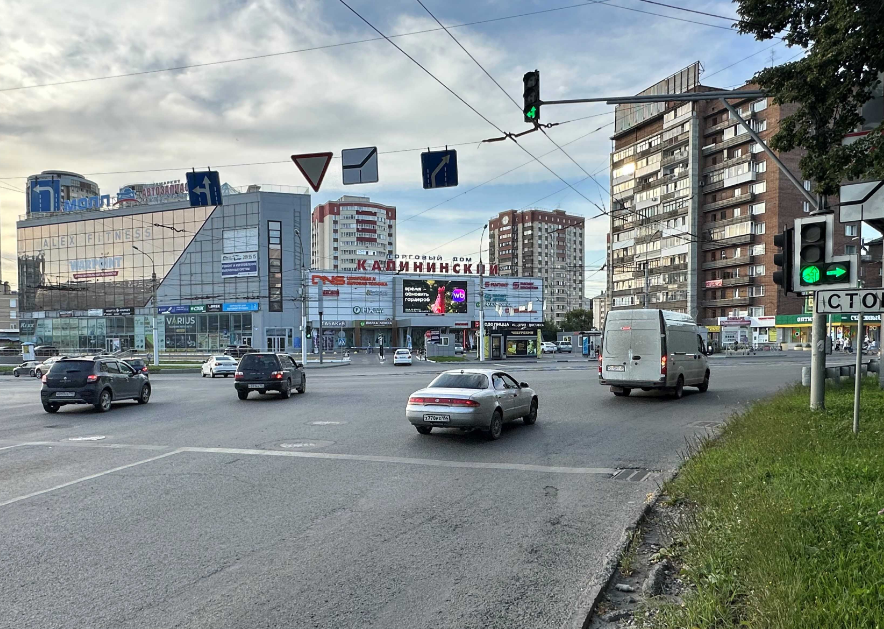 Фотография рекламного носителя, тип: Медиафасад, адрес: Б. Хмельницкого ул., д.1, Новосибирск, Новосибирская область, Россия. Сторона А1 №552765