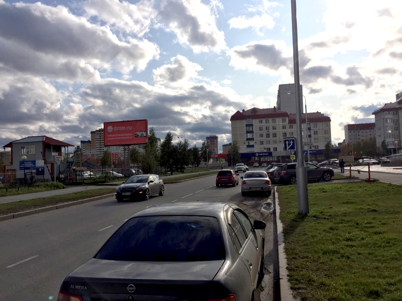 Фотография рекламного носителя, тип: Билборд 3x6, адрес: Ленина ул., д.17, корп.1, Нижневартовск, Ханты-Мансийский автономный округ – Югра, Россия. Сторона Б1-Б3 №1068734
