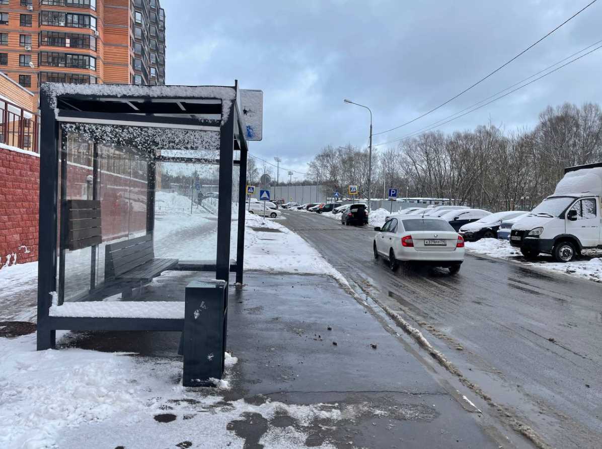 Фотография рекламного носителя, тип: Остановка 1.8x1.2, адрес: Зелёные Аллеи б-р., д.9, остановка "ЖК Зелёные Аллеи-2", Видное, Московская область, Россия. Сторона B №1381945