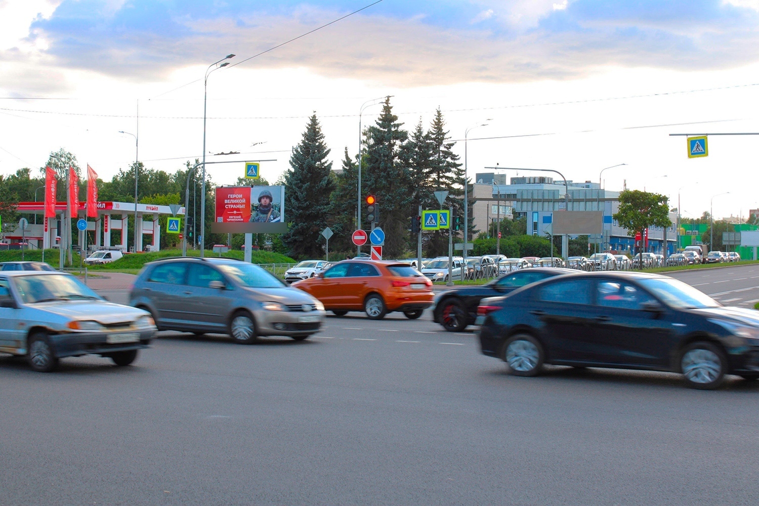 Фотография рекламного носителя, тип: Билборд 3x6, адрес: Маршала Блюхера пр-т. Х Пискарёвский пр-т., д.30, Санкт-Петербург, Россия. Сторона Б №708261