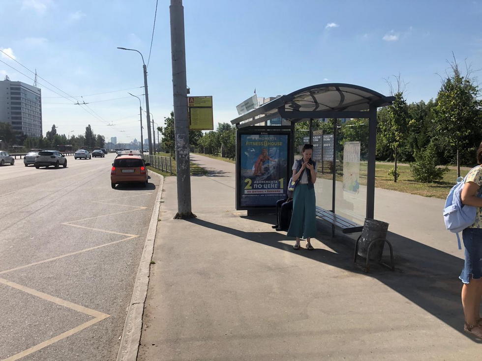 Фотография рекламного носителя, тип: Остановка 1.8x1.2, адрес: Декабристов ул., ост. Энергоинститут, поз.2, Казань, Республика Татарстан, Россия. Сторона А №141610