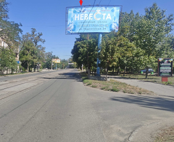 Фотография рекламного носителя, тип: Билборд 3x6, адрес: Гагарина ул., д.32, Горловка, Донецкая область, Россия. Сторона А №1336573