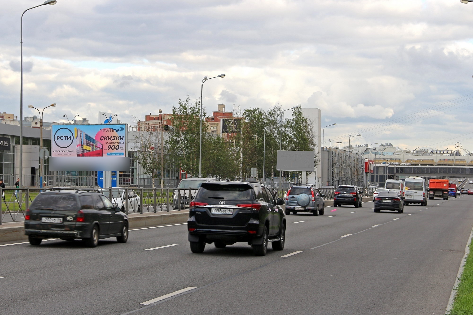 Фотография рекламного носителя, тип: Билборд 3x6, адрес: Приморское ш. X Школьная ул., д.100, Санкт-Петербург, Россия. Сторона Б №120467