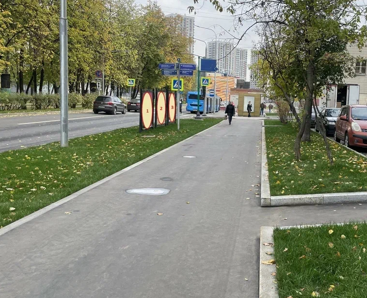 Фотография рекламного носителя, тип: Афиша 1.75x1.8, адрес: Чонгарский б-р., д.3, стенд 1, Москва, Россия. Сторона B №866661