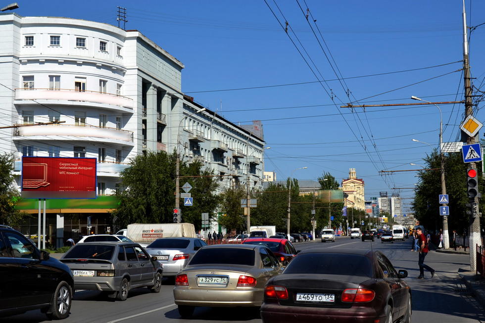 Фотография рекламного носителя, тип: Билборд 3x6, адрес: Рабоче-Крестьянская ул., д.22 Х Огарева ул., Волгоград, Волгоградская область, Россия. Сторона Б1-Б3 №337825