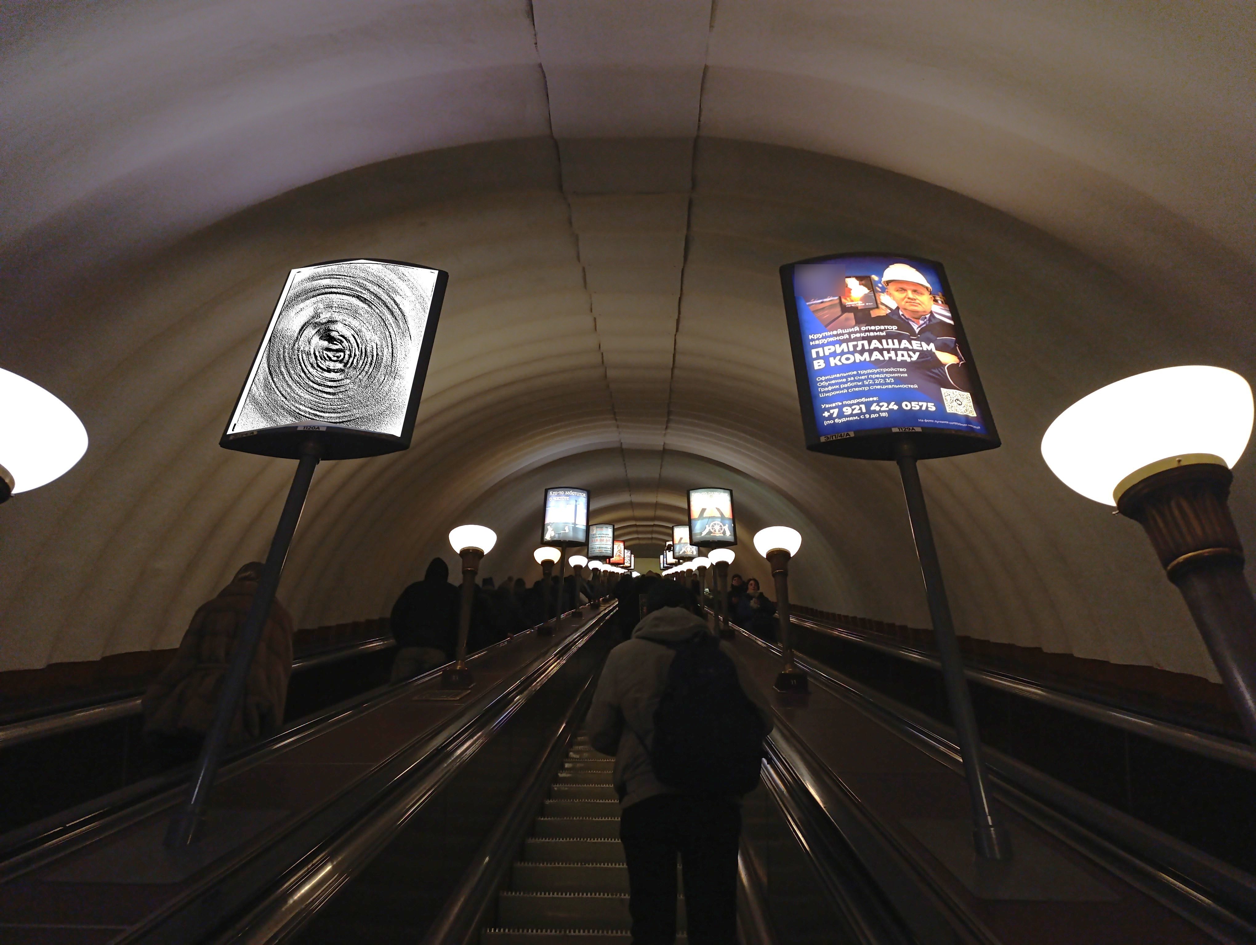 Фотография рекламного носителя, тип: Лайтбокс, адрес: Станция метро «Сенная площадь», линия Московско-Петроградская, Санкт-Петербург, Россия. Сторона/вариант А №1606028