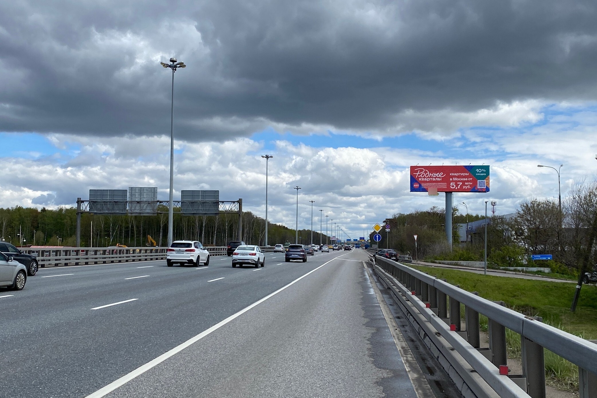 Фотография рекламного носителя, тип: Суперсайт 5x15, адрес: Киевское ш., 23 050м, Москва, Россия. Сторона А №816187