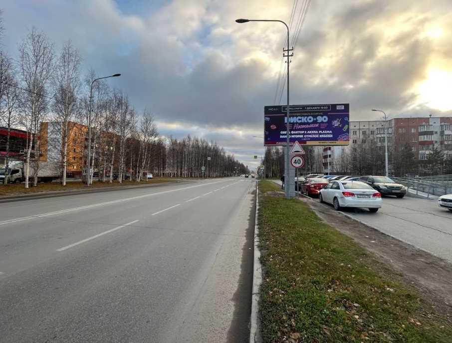 Фотография рекламного носителя, тип: Билборд 3x6, адрес: Островского ул., д.15, Сургут, Ханты-Мансийский автономный округ – Югра, Россия. Сторона A №1057067