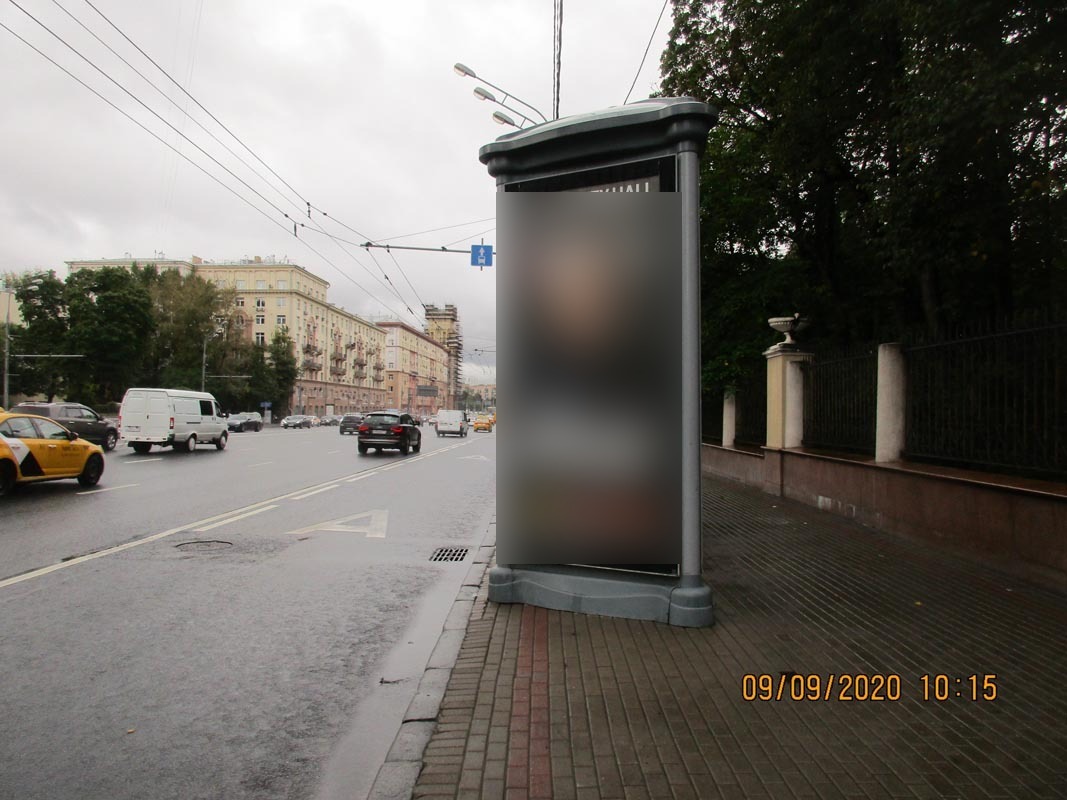 Фотография рекламного носителя, тип: Пиллар 3x1.4, адрес: Ленинский пр-т., д.28, Москва, Россия. Сторона A1-A3 №689215