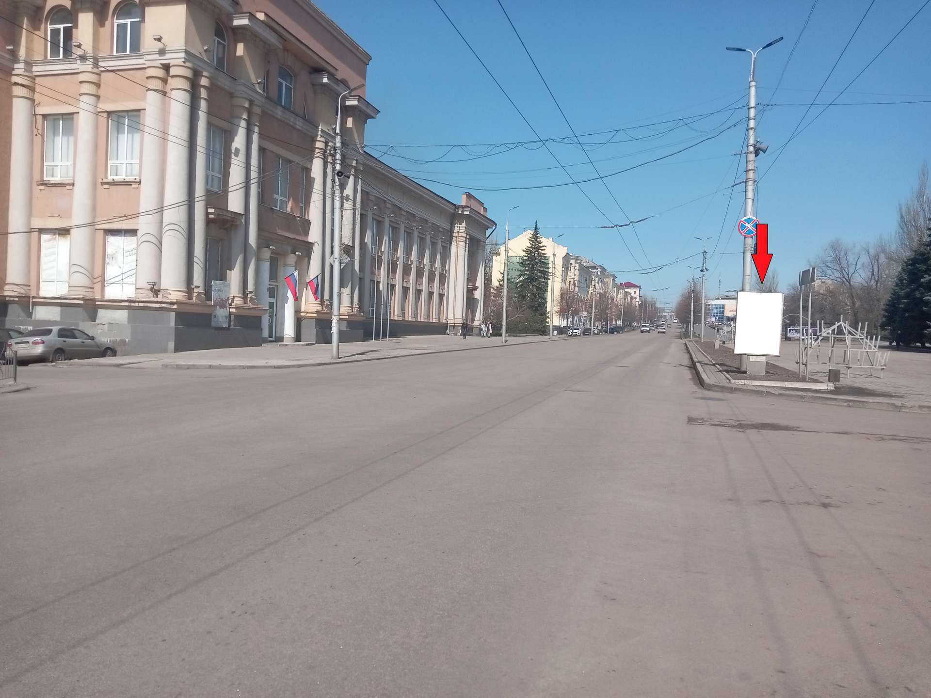 Фотография рекламного носителя, тип: Ситиформат 1.8x1.2, адрес: ул. Ленина - ул. Театральная (ТЮЗ), Макеевка, Донецкая область, Россия. Сторона А №1372479