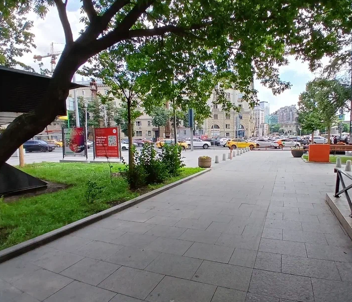 Фотография рекламного носителя, тип: Афиша 1.75x1.8, адрес: Зацепский вал ул., д.6, стенд 2, Москва, Россия. Сторона B №886752