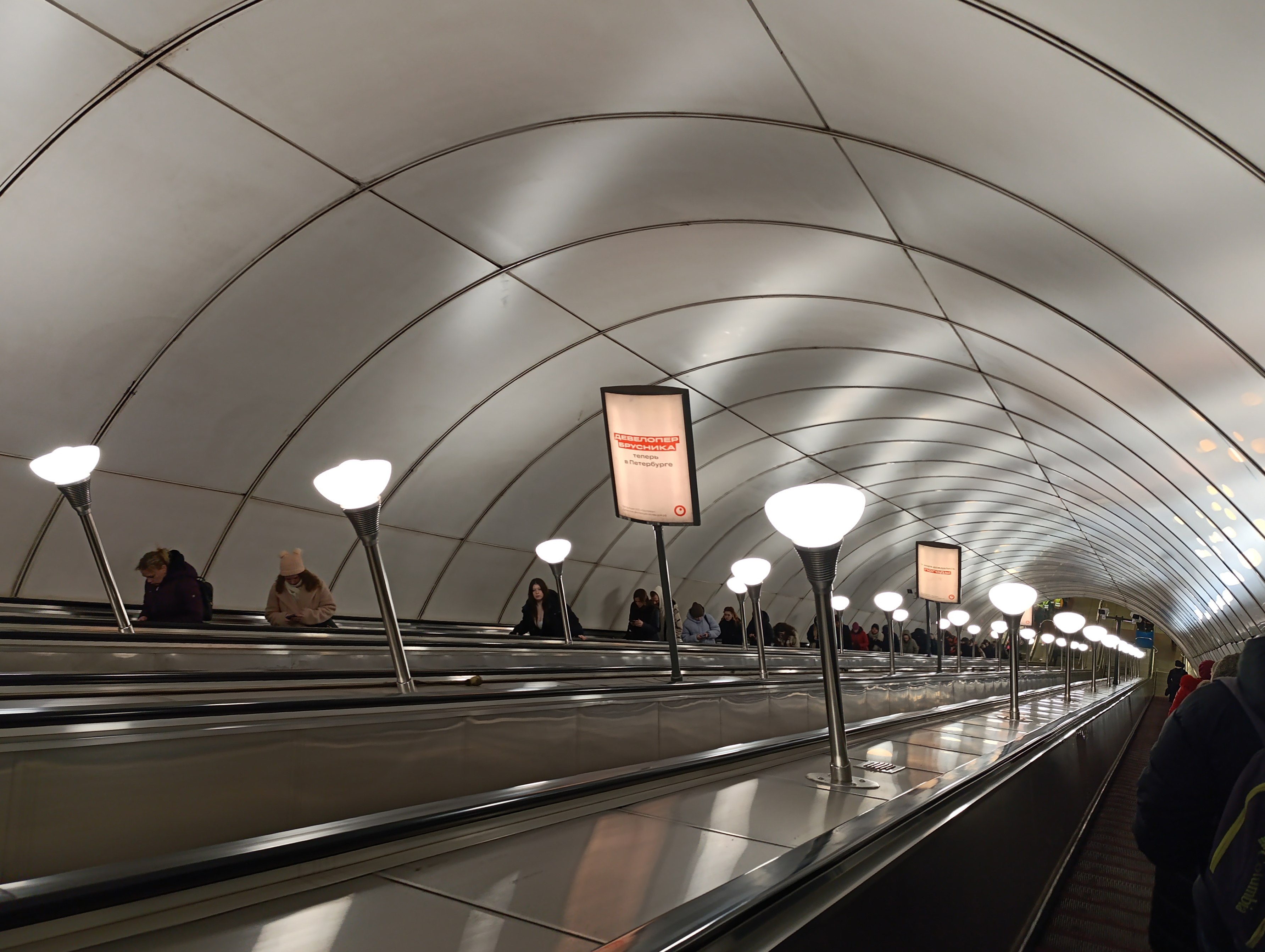 Фотография рекламного носителя, тип: Лайтбокс, адрес: Станция метро «Звенигородская», линия Фрунзенско-Приморская, Санкт-Петербург, Россия. Сторона/вариант Б №1605910