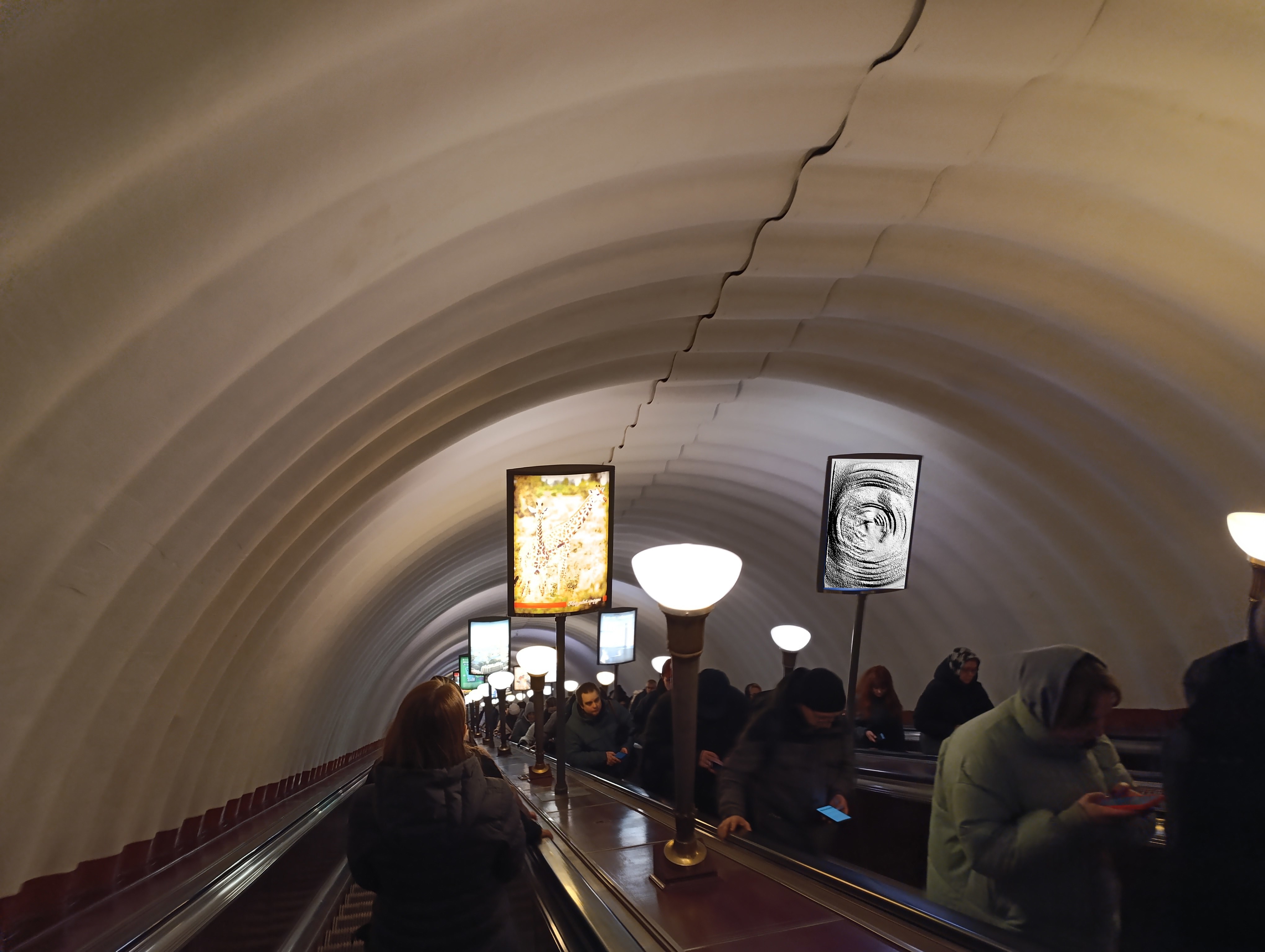 Фотография рекламного носителя, тип: Лайтбокс, адрес: Станция метро «Сенная площадь», линия Московско-Петроградская, Санкт-Петербург, Россия. Сторона/вариант Б №1606029