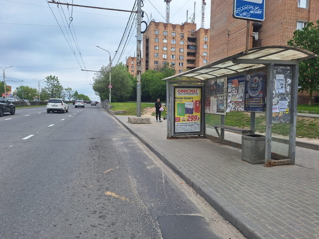 Фотография рекламного носителя, тип: Остановка 1.8x1.2, адрес: Генерала Попова ул., д.13, Калуга, Калужская область, Россия. Сторона А1-А5 №1361486