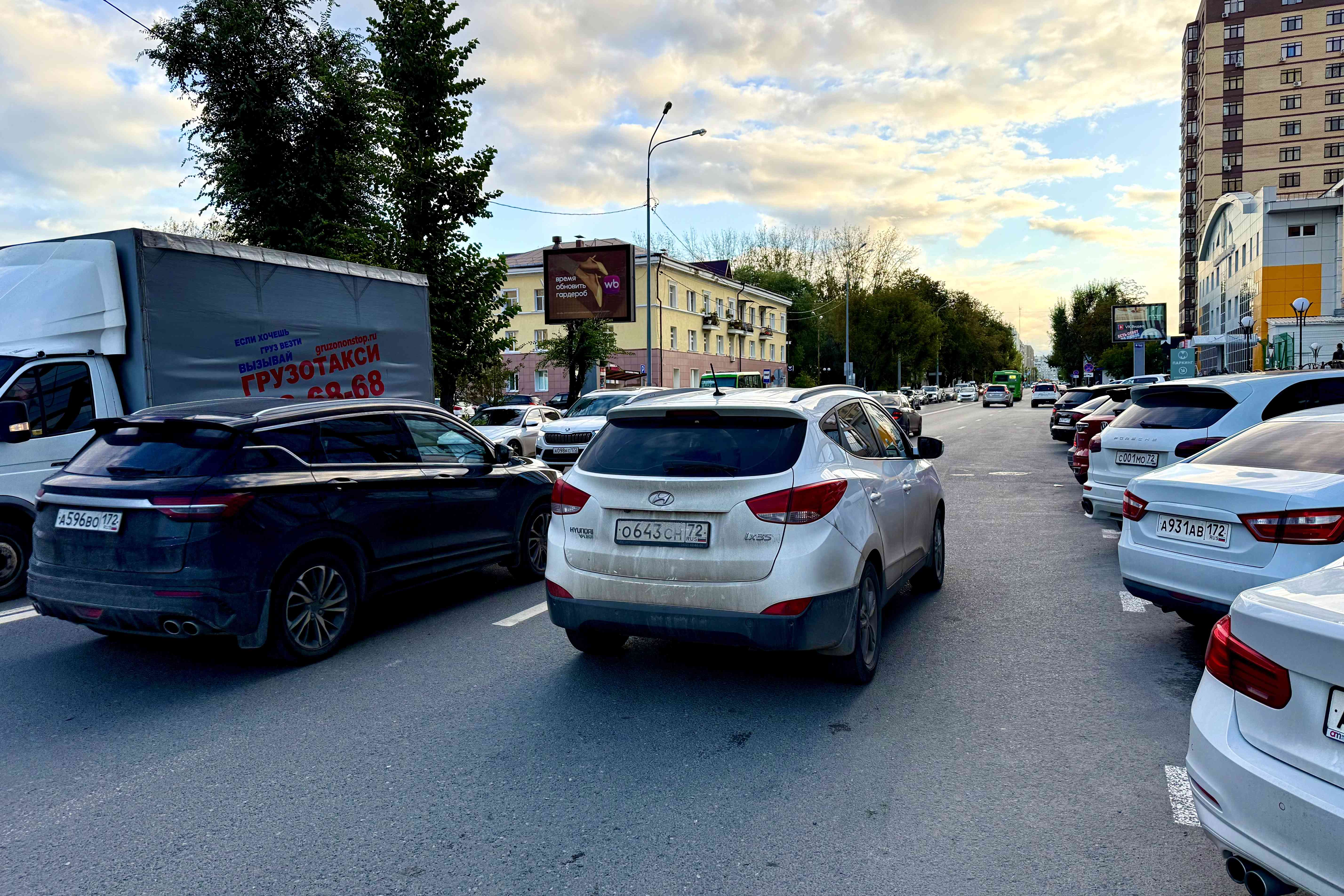 Фотография рекламного носителя, тип: Ситиборд 2.7x3.7, адрес: Максима Горького ул., д.39, поз.1, Тюмень, Тюменская область, Россия. Сторона Б1-Б5 №411021