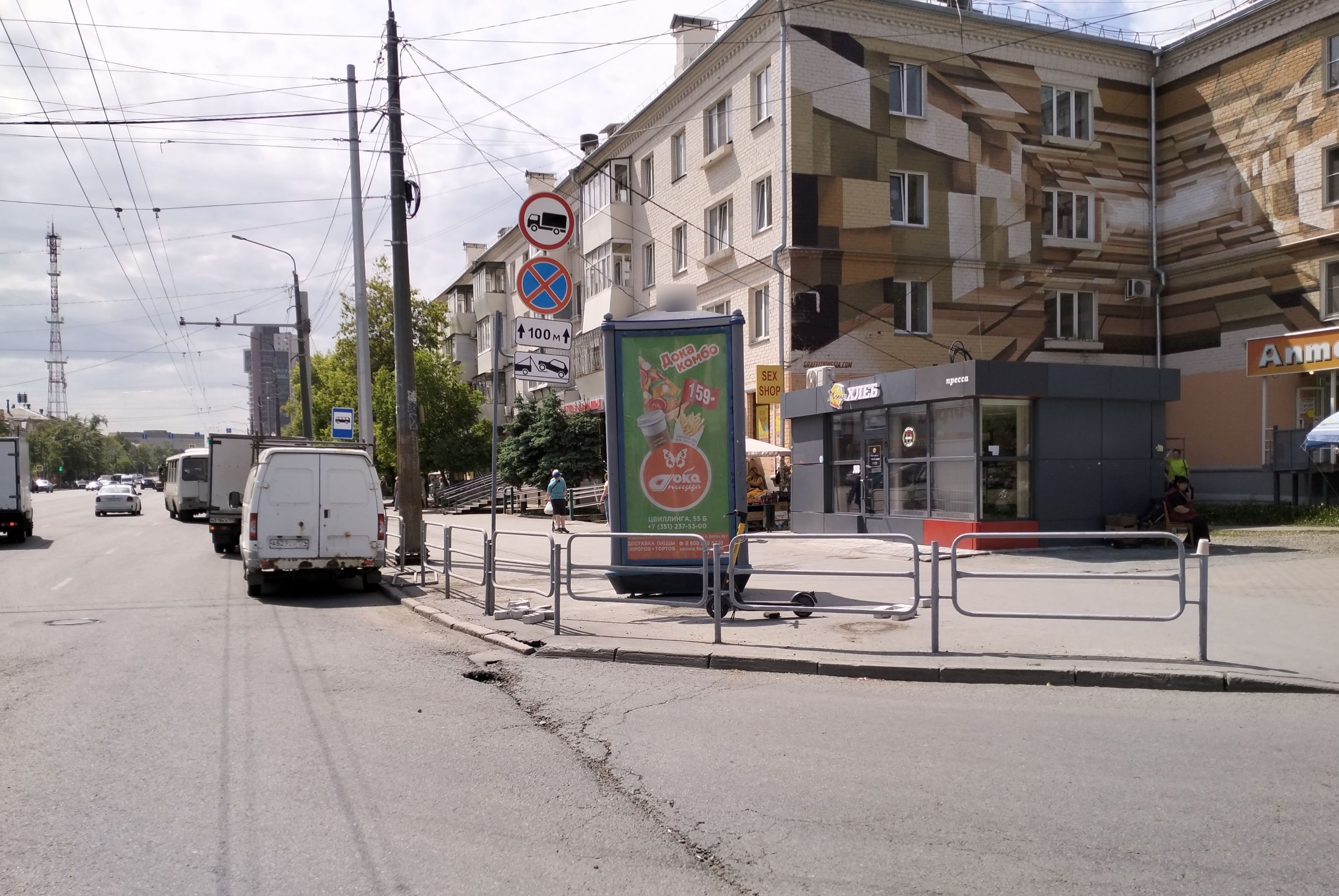 Фотография рекламного носителя, тип: Пиллар 3x1.4, адрес: Воровского ул., д.40 Х Доватора ул., Челябинск, Челябинская область, Россия. Сторона А №145594