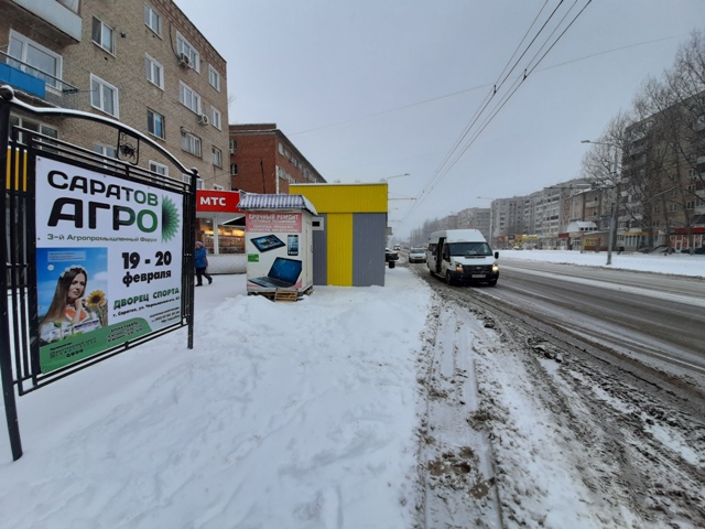 Фотография рекламного носителя, тип: Нестандартный ситиформат, адрес: Фридриха Энгельса пр-т., д.4, ост. Юбилейный МТС, Энгельс, Саратовская область, Россия. Сторона A1 №1361361