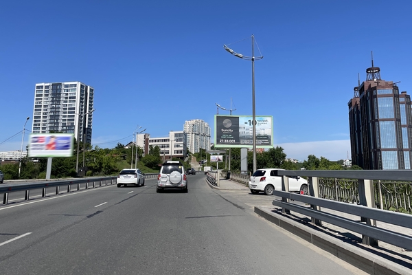 Фотография рекламного носителя, тип: Билборд 3x6, адрес: Суханова ул., д.43, Владивосток, Приморский край, Россия. Сторона А №195642
