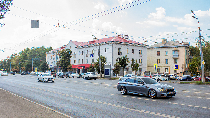 Фотография рекламного носителя, тип: Пиллар 3x1.4, адрес: Николая Ершова ул., д.51, Казань, Республика Татарстан, Россия. Сторона A №686014